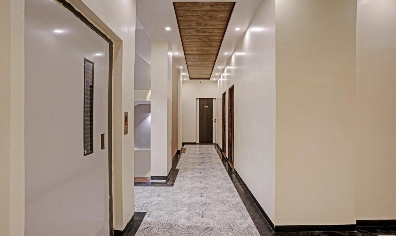 Glitz Hotels Golden Birds - Mahape, Navi Mumbai Bagian luar foto