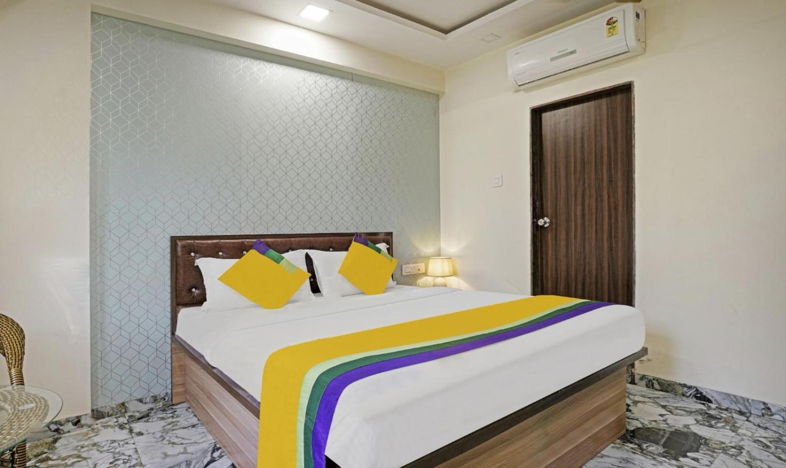 Glitz Hotels Golden Birds - Mahape, Navi Mumbai Bagian luar foto