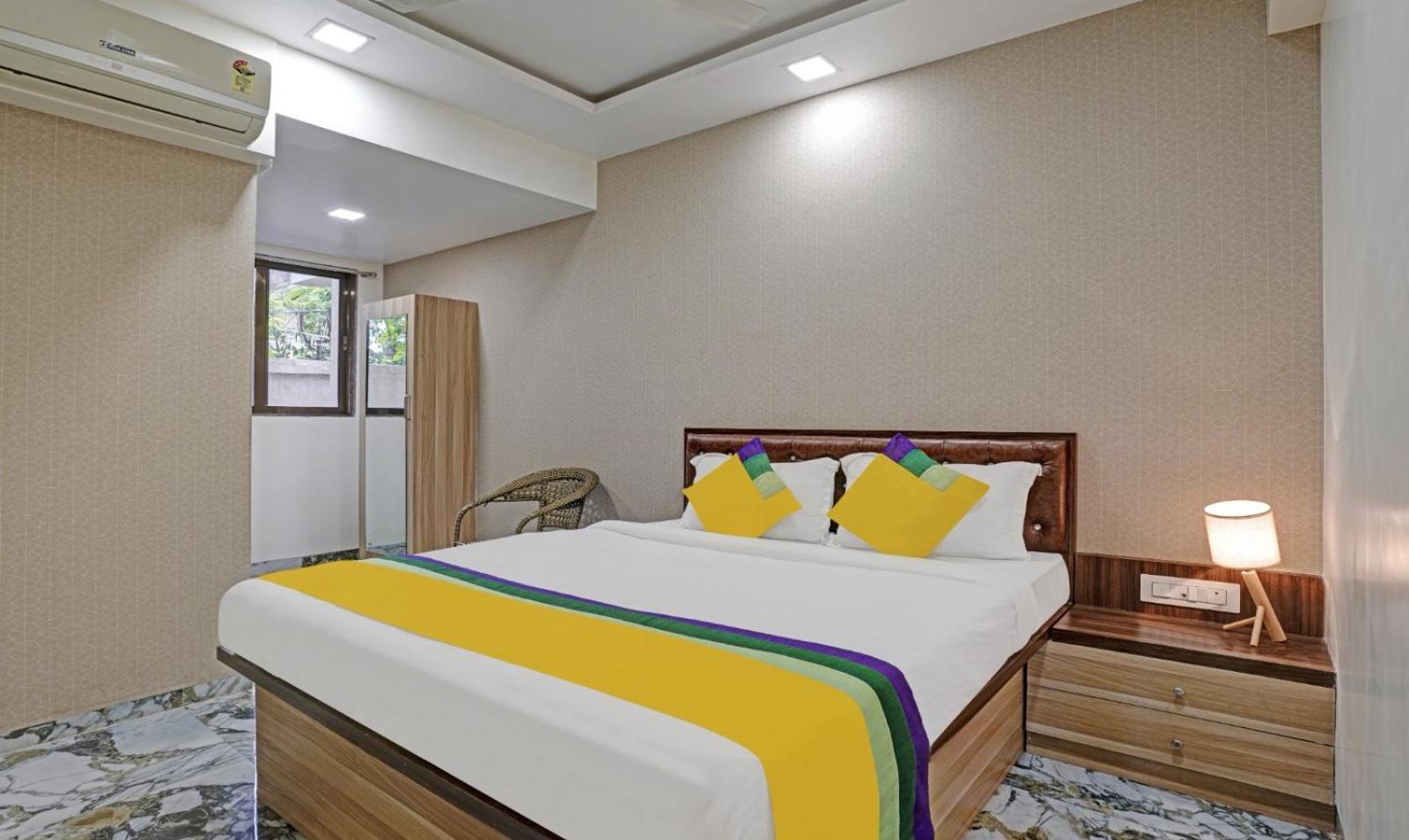 Glitz Hotels Golden Birds - Mahape, Navi Mumbai Bagian luar foto