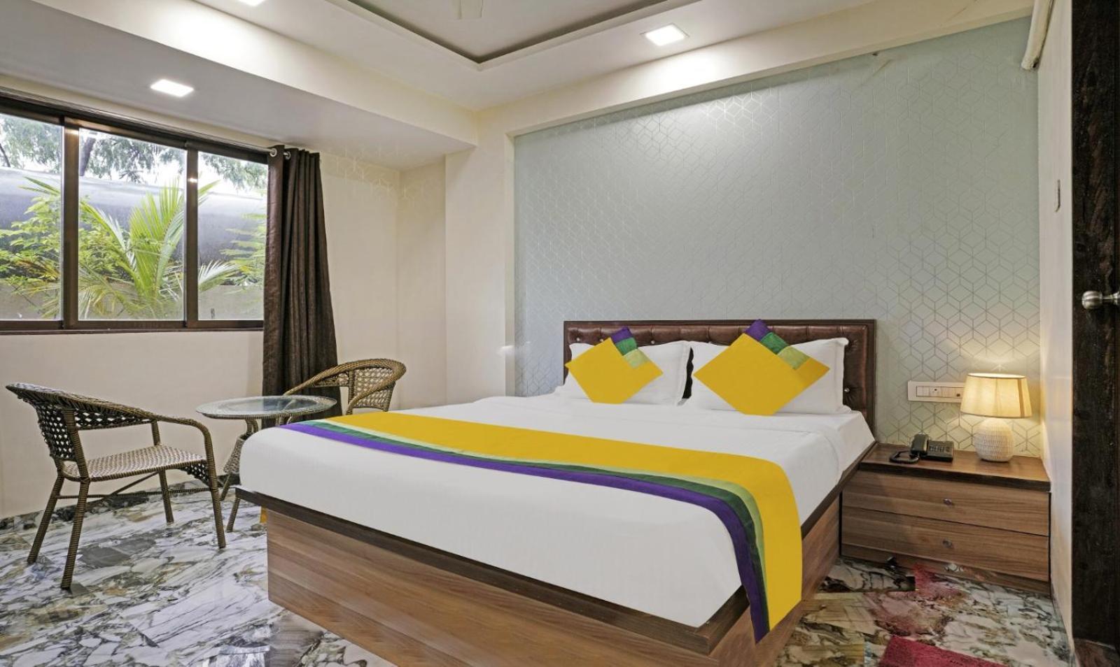 Glitz Hotels Golden Birds - Mahape, Navi Mumbai Bagian luar foto