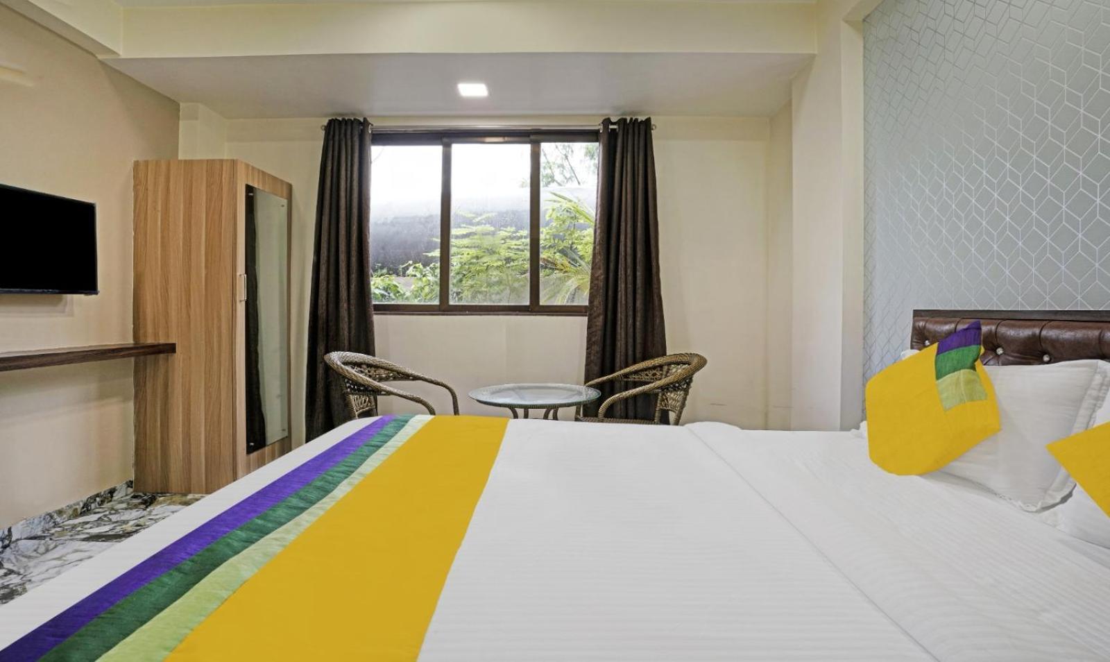 Glitz Hotels Golden Birds - Mahape, Navi Mumbai Bagian luar foto